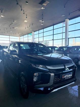 MITSUBISHI L200 TRITON 2.4 16V TURBO DIESEL SPORT HPE CD 4P 4X4 AUTOMÁTICO MITSUBISHI L200 TRITON 2.4 16V TURBO DIESEL SPORT HPE CD 4P 4X4 AUTOMÁTICO